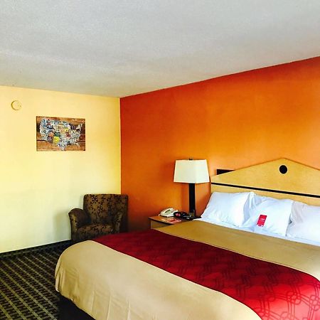 Milan Inn & Suites Екстер'єр фото