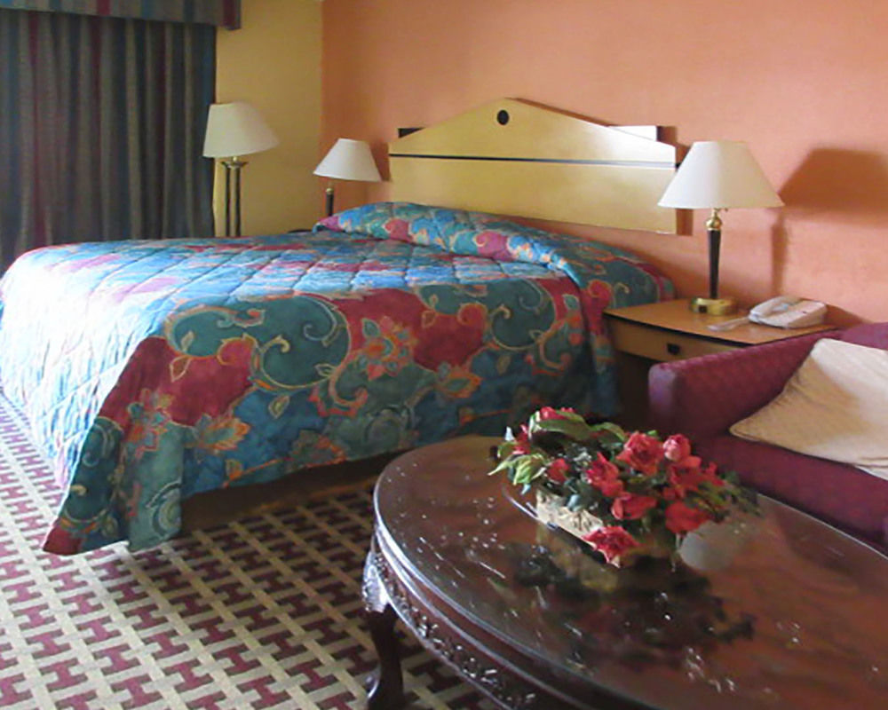 Milan Inn & Suites Екстер'єр фото