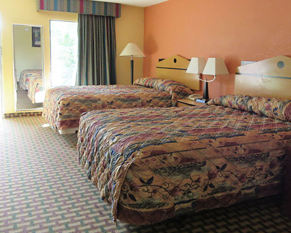Milan Inn & Suites Екстер'єр фото