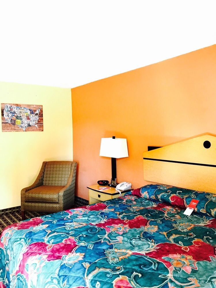 Milan Inn & Suites Екстер'єр фото