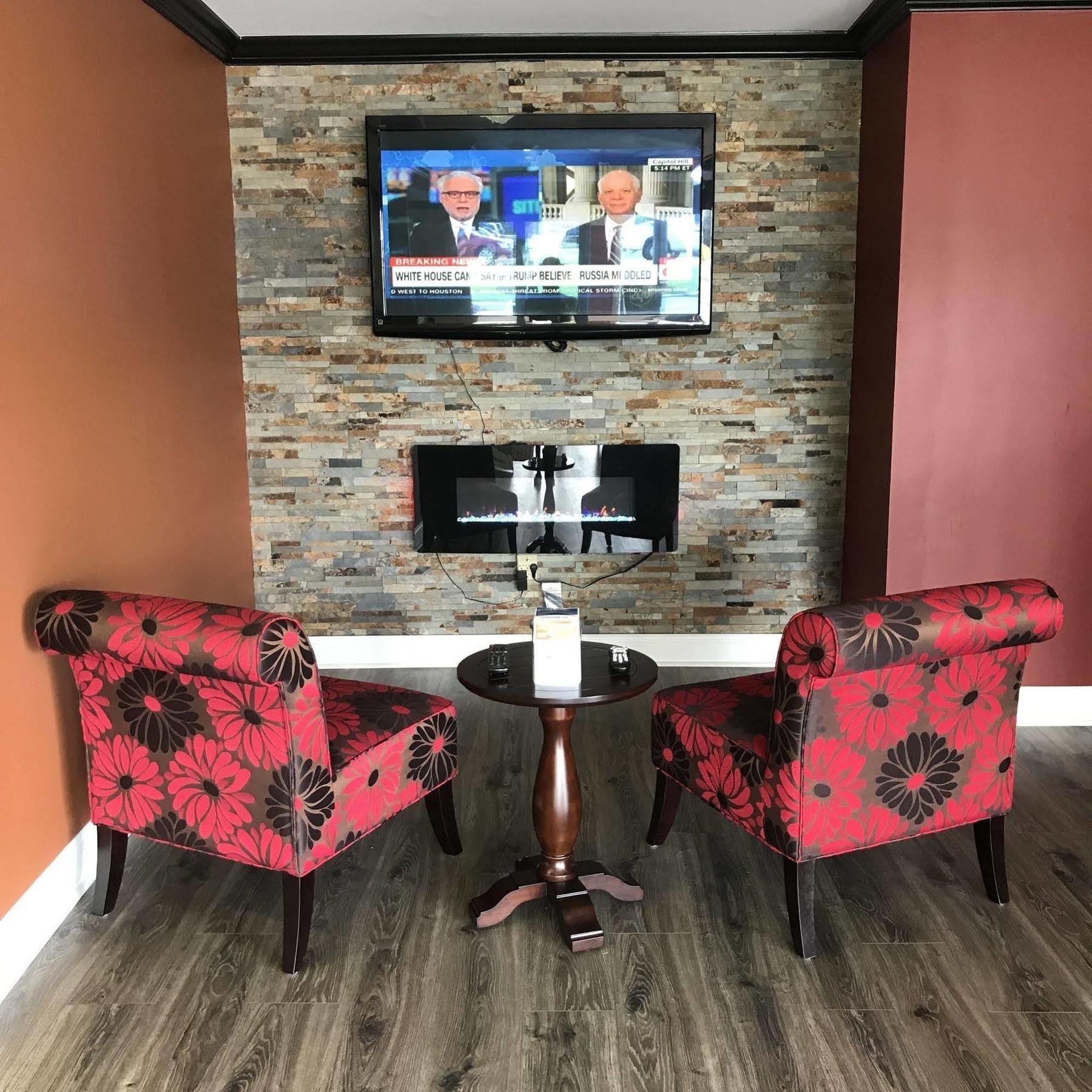 Milan Inn & Suites Екстер'єр фото
