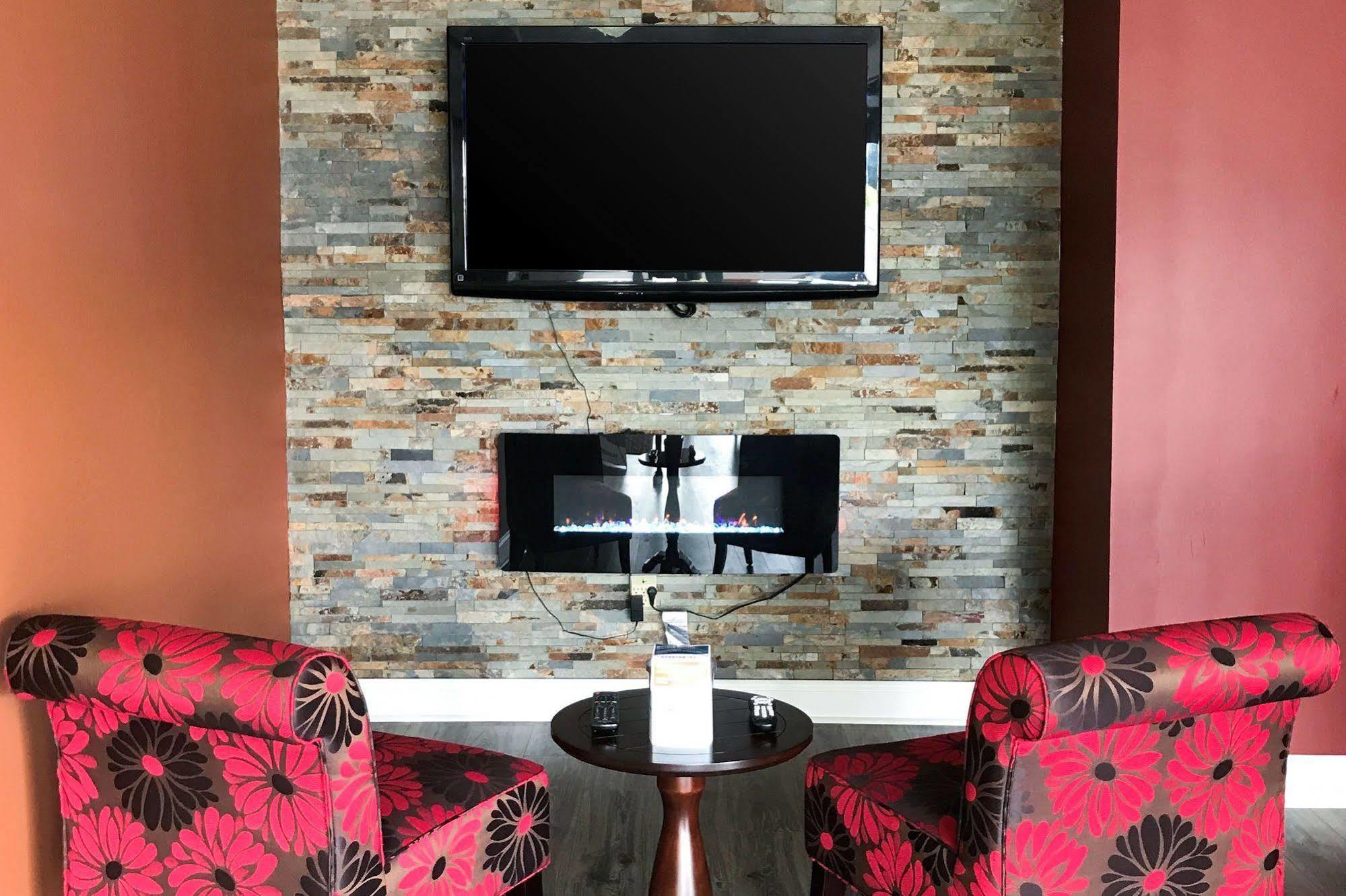 Milan Inn & Suites Екстер'єр фото