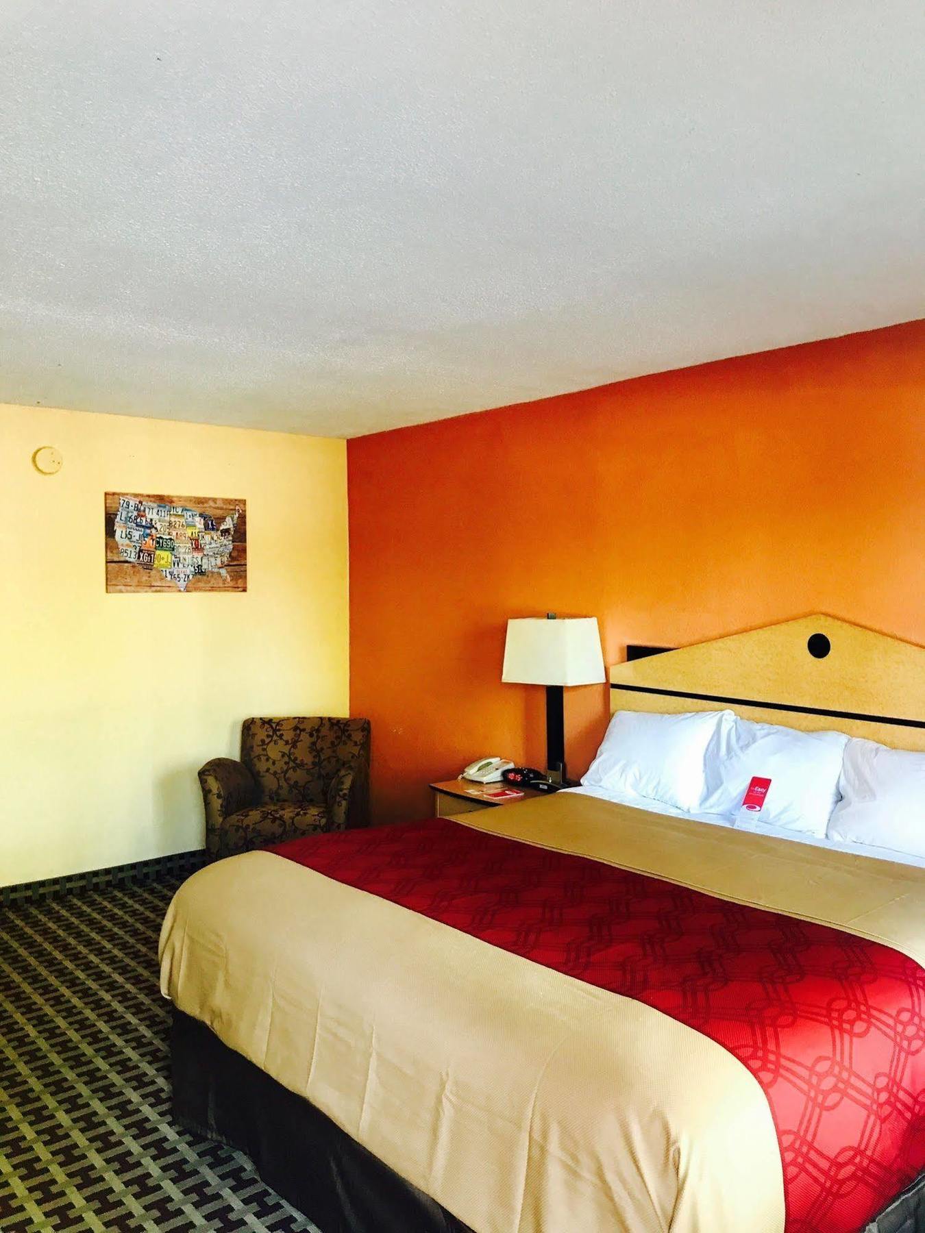 Milan Inn & Suites Екстер'єр фото