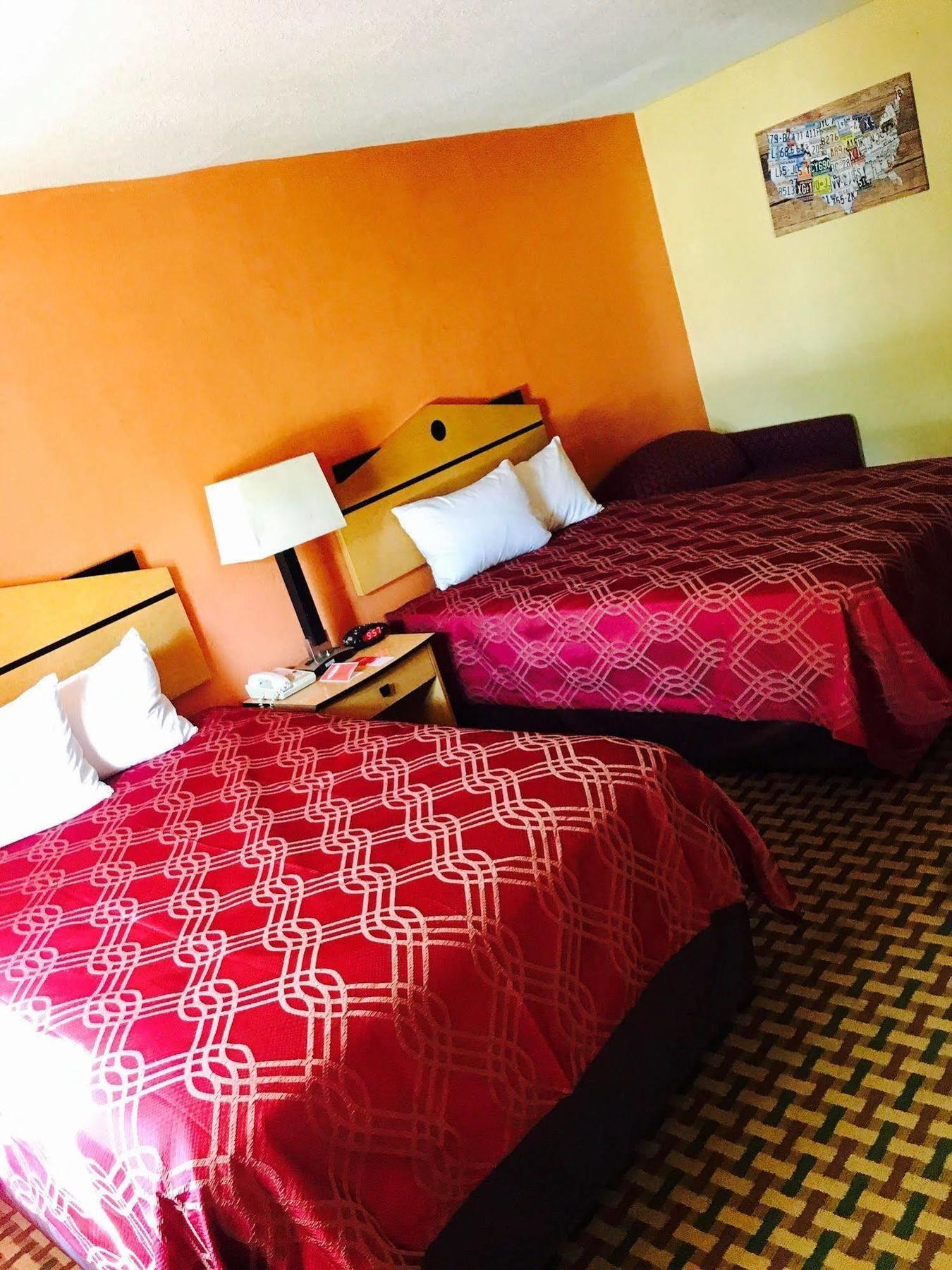 Milan Inn & Suites Екстер'єр фото