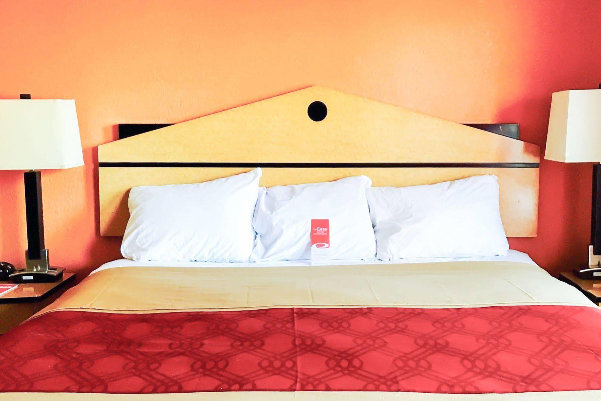 Milan Inn & Suites Екстер'єр фото