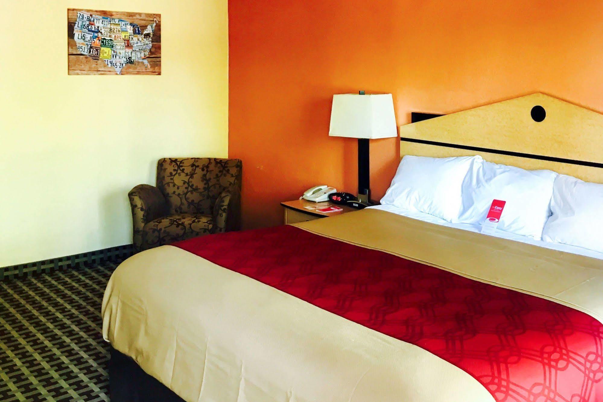 Milan Inn & Suites Екстер'єр фото
